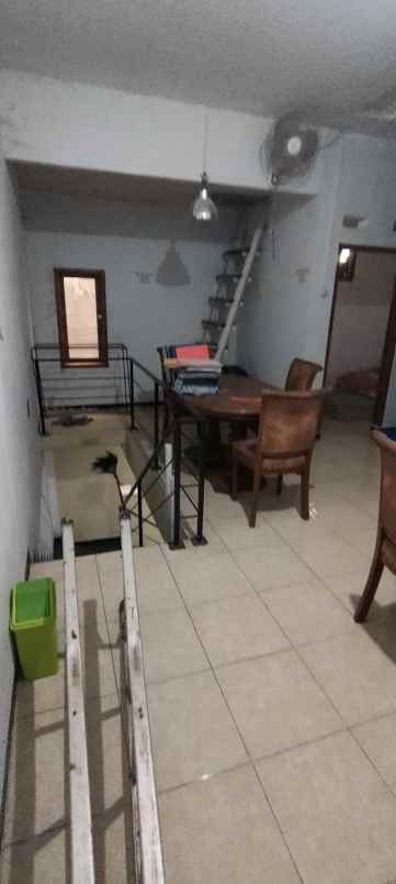 dijual rumah cempaka arum