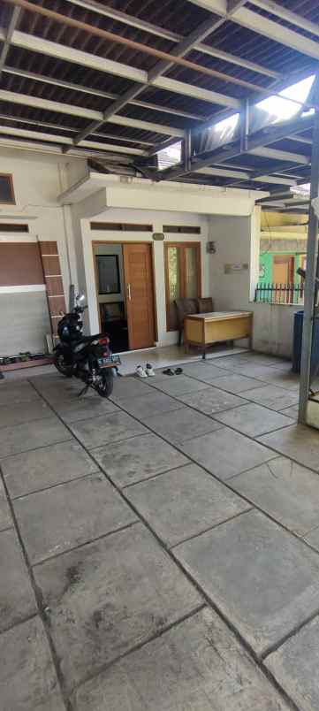 dijual rumah cempaka arum