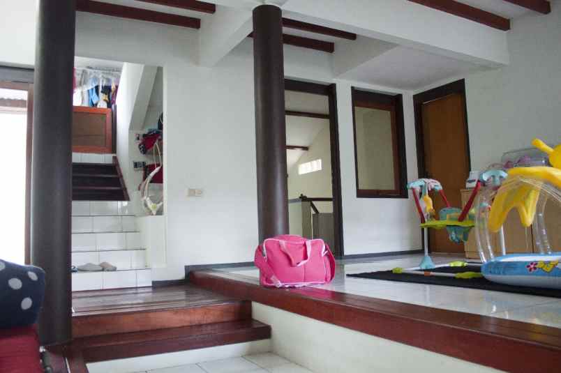 dijual rumah cigadung