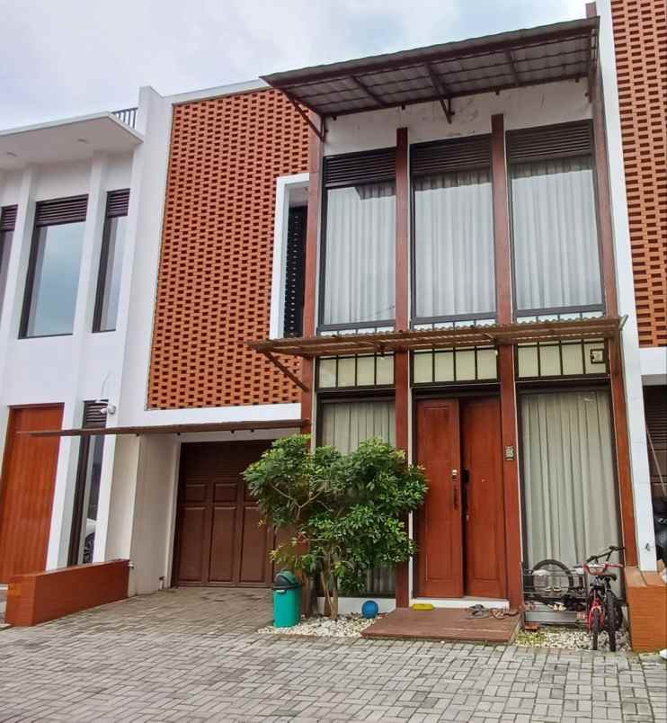 dijual rumah cigadung