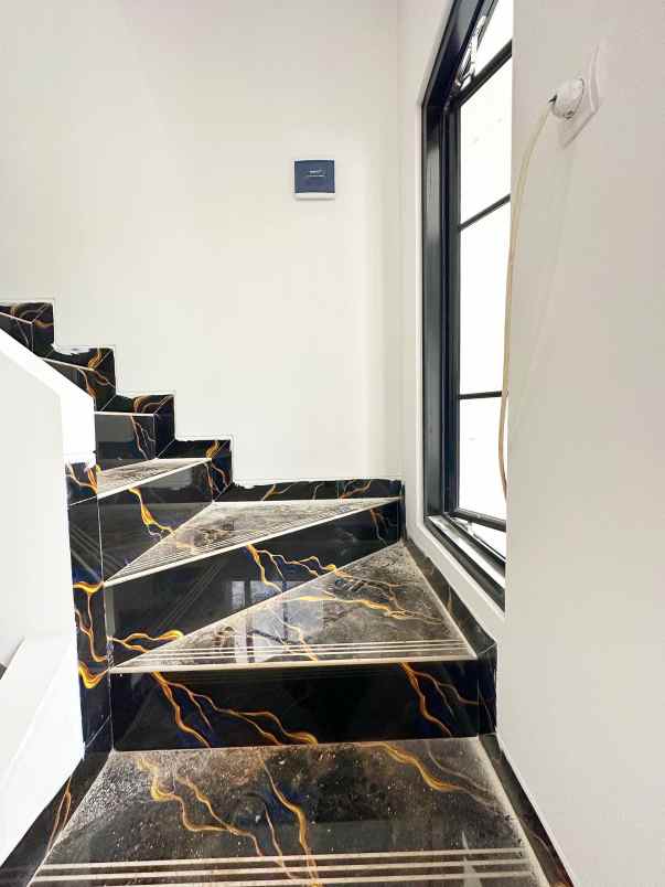 dijual rumah cilangkap