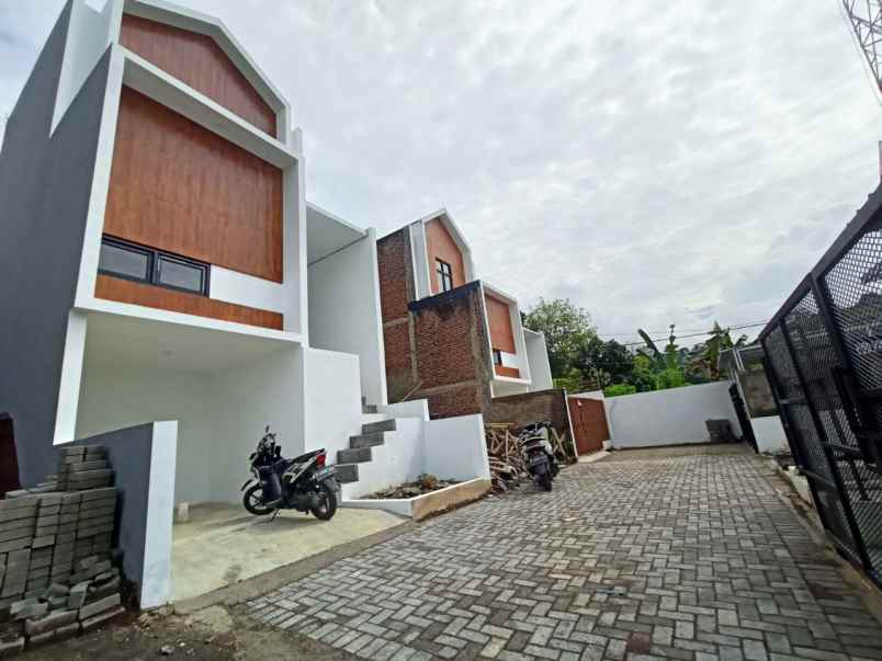 dijual rumah cipageran