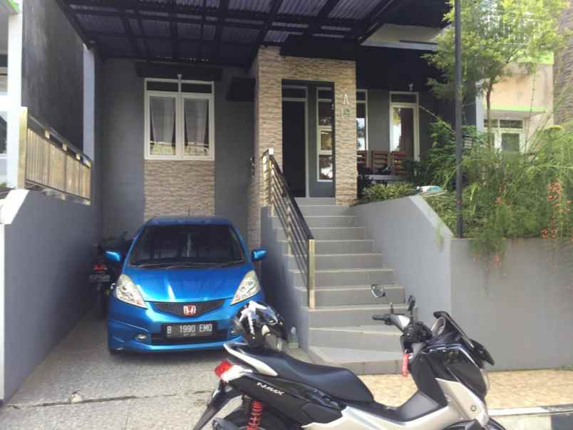 dijual rumah cipageran