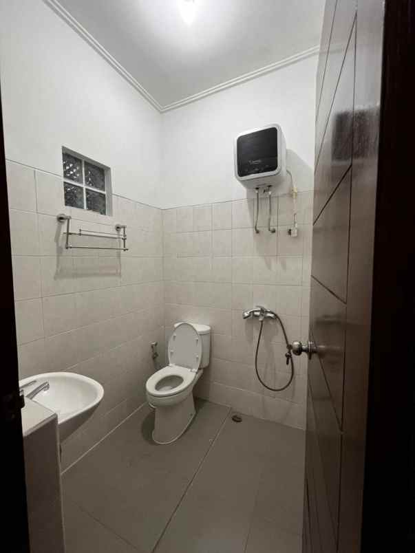 dijual rumah cipaku