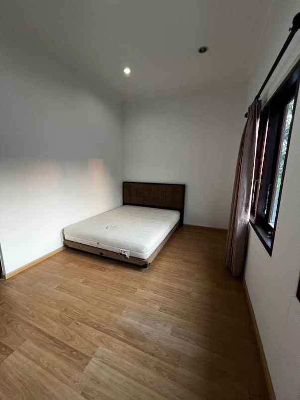 dijual rumah cipaku
