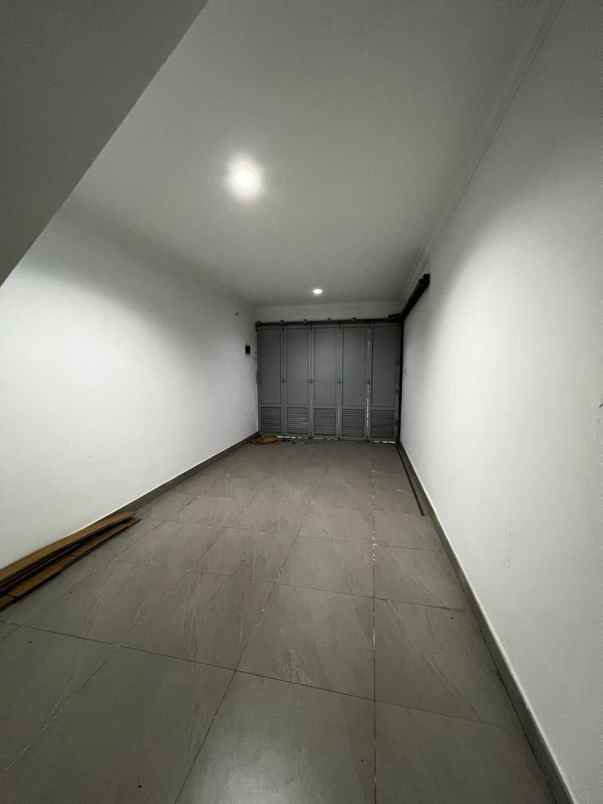 dijual rumah cipaku