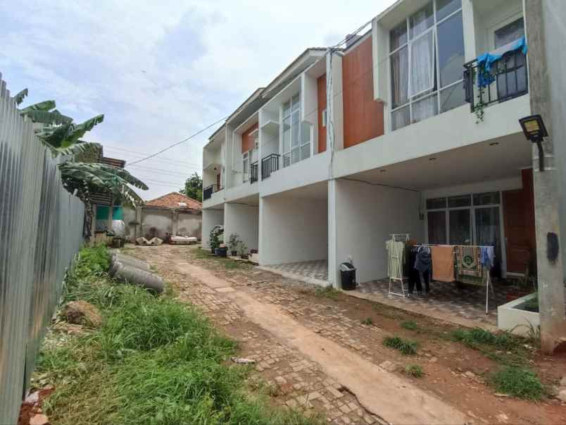 dijual rumah ciracas