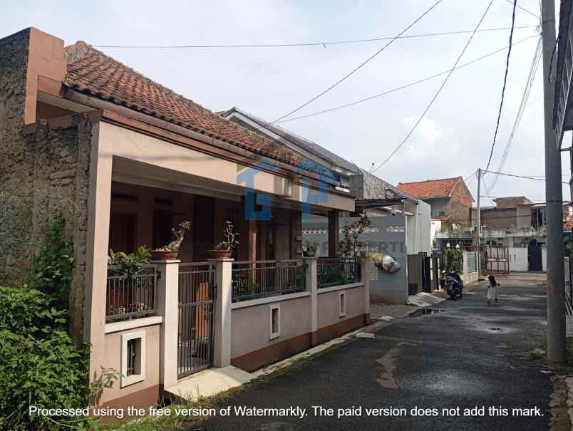 dijual rumah cisangkan