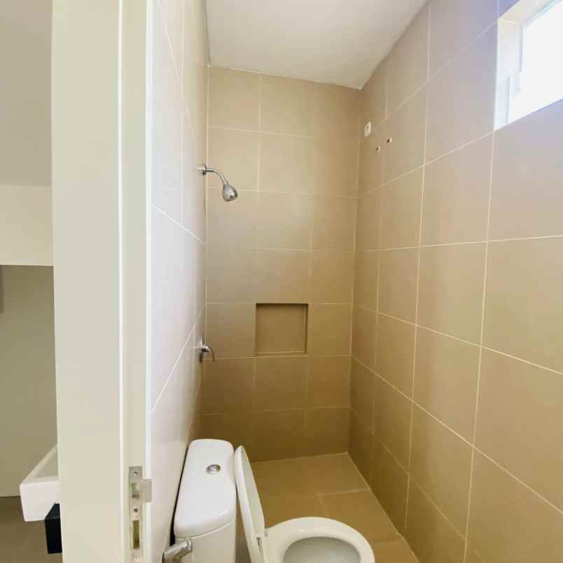 dijual rumah citraland greenlake
