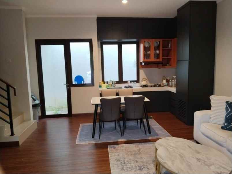 dijual rumah cluster burgundy