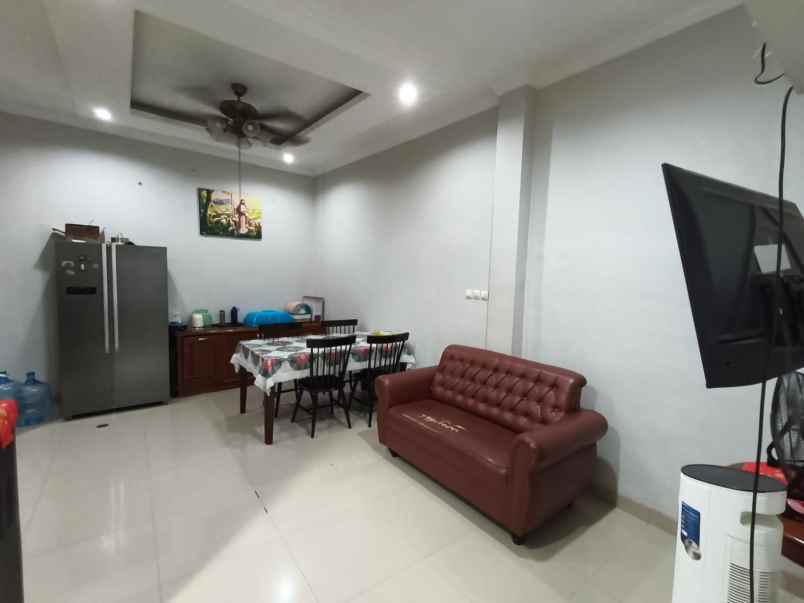 dijual rumah cluster golden prima