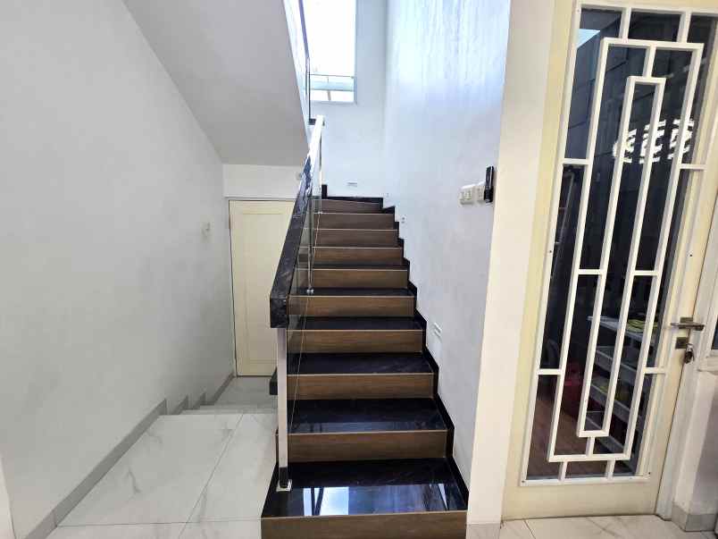 dijual rumah cluster regina metland cakung
