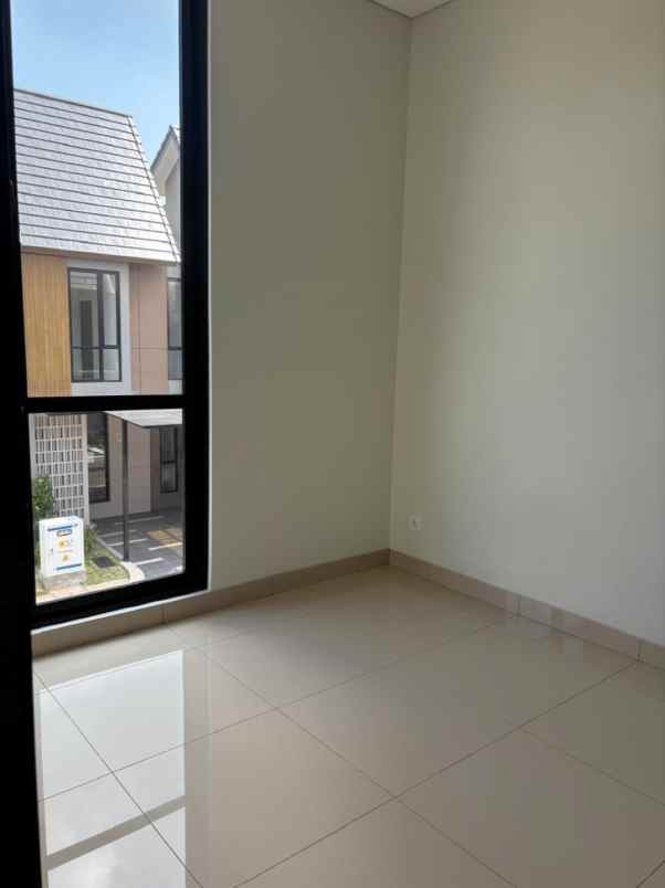 dijual rumah cluster viola summarecon