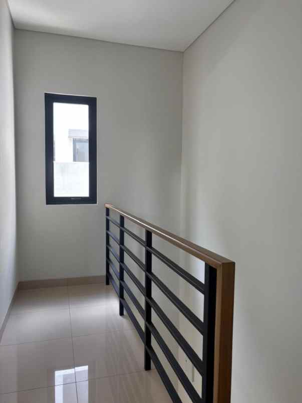 dijual rumah cluster viola summarecon