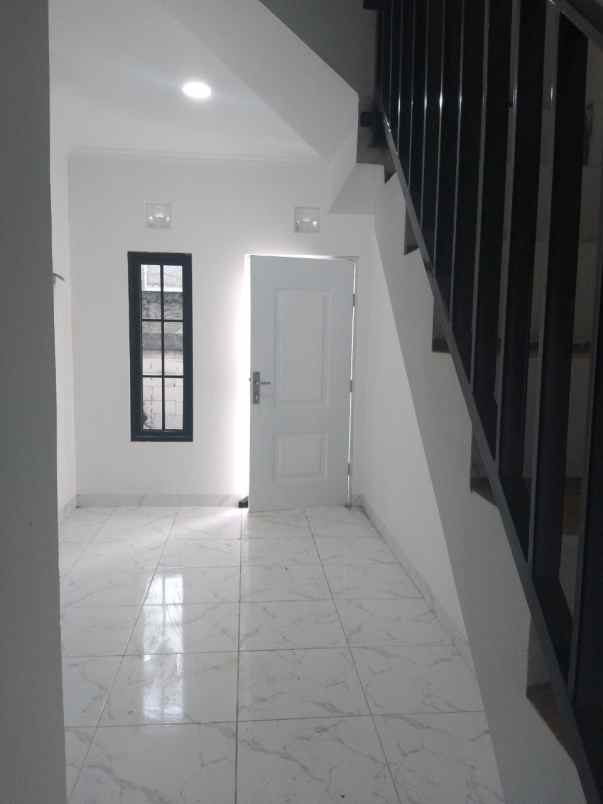 dijual rumah condet