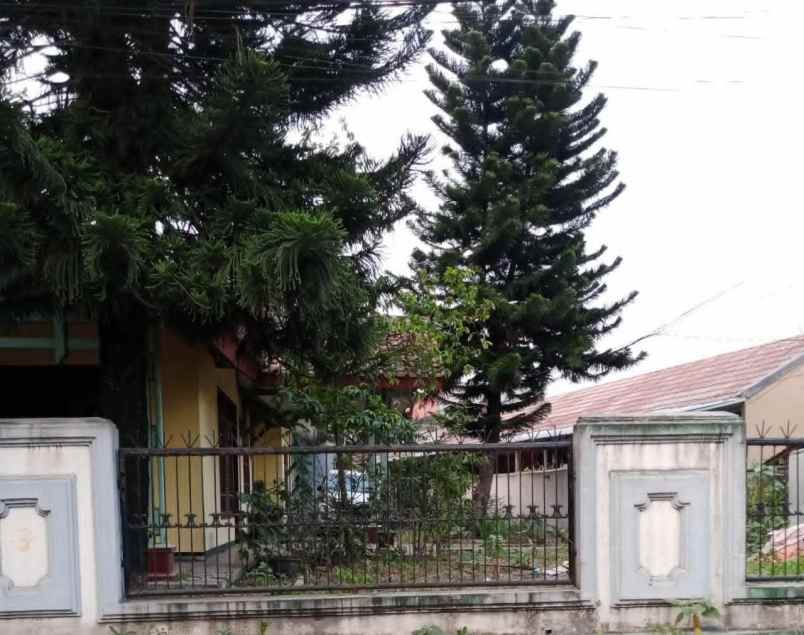 dijual rumah daerah cikaret luas 361 meter ada 2 rumah
