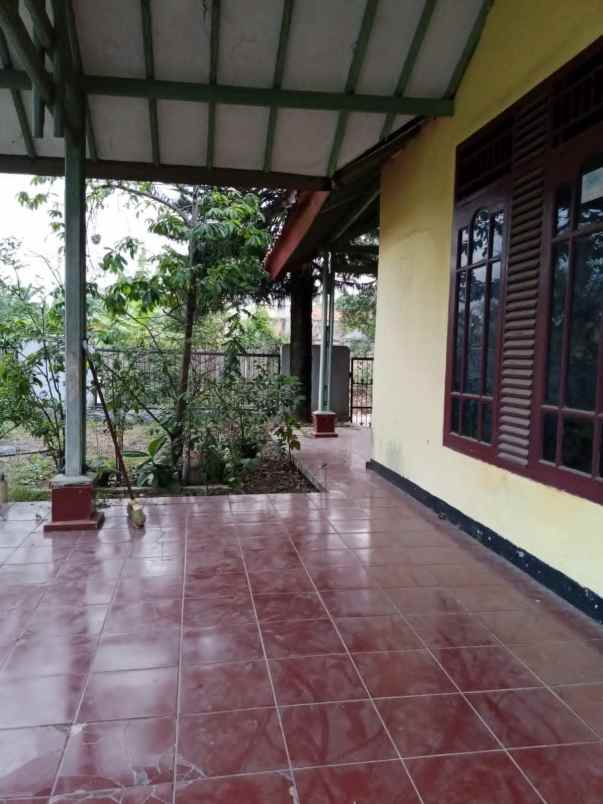 dijual rumah daerah cikaret luas 361 meter ada 2 rumah
