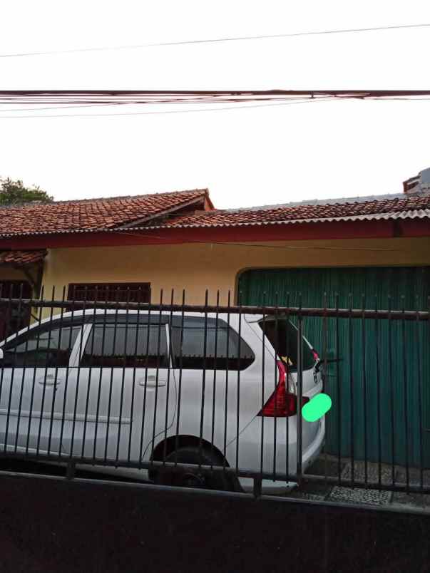 dijual rumah daerah cikaret luas 361 meter ada 2 rumah