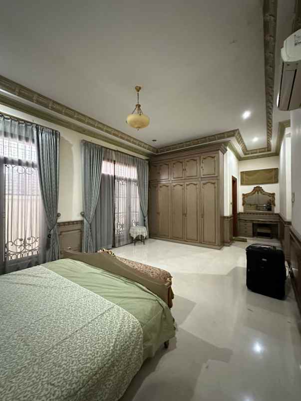 dijual rumah dalam komplek aman 24 jam di pulomas