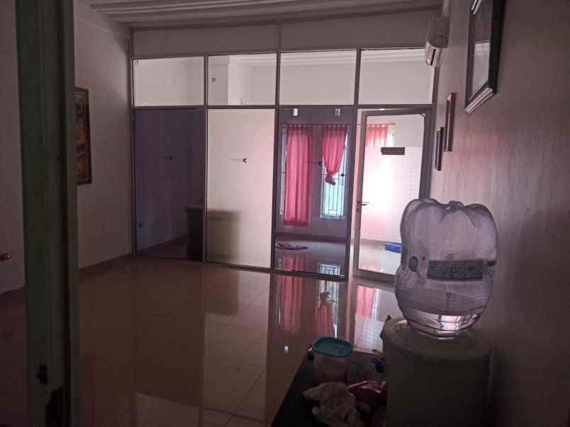 dijual rumah dalam perumahan maharaja depok bbs banjir