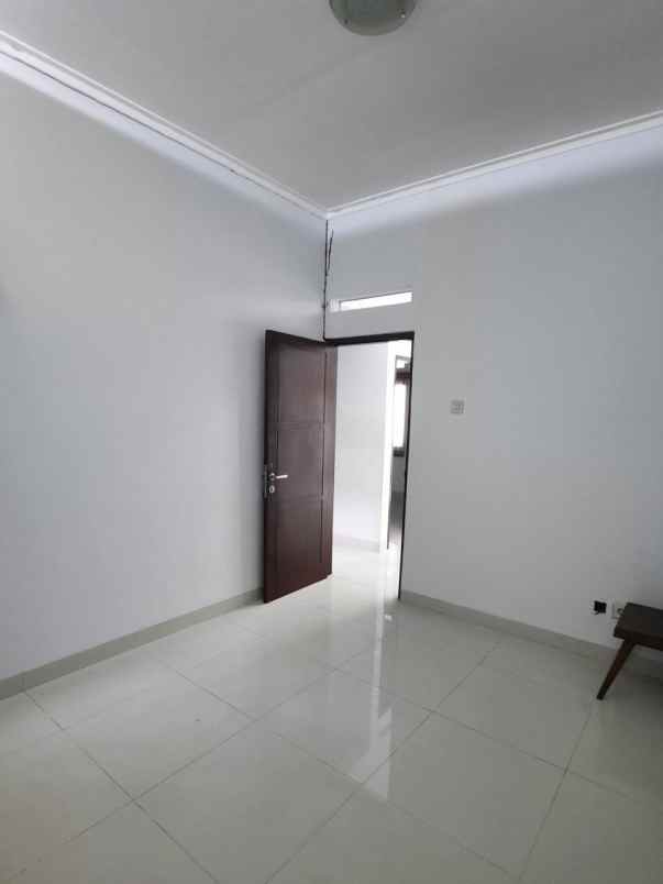 dijual rumah dalam prumahan ready