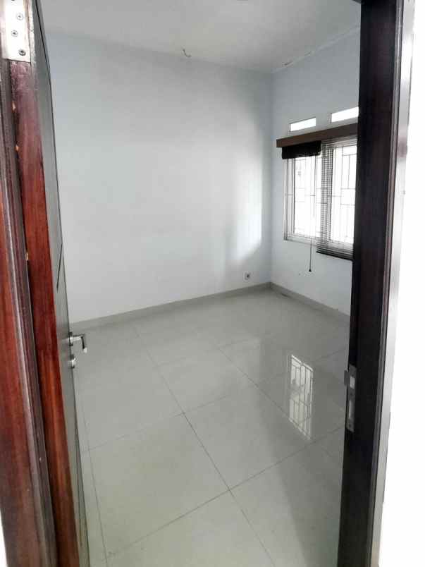 dijual rumah dalam prumahan ready