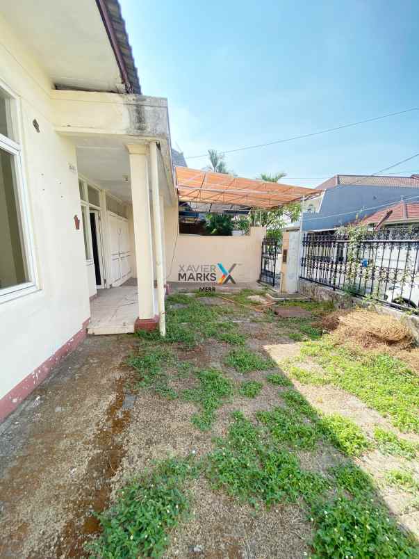 dijual rumah darmo harapan utara