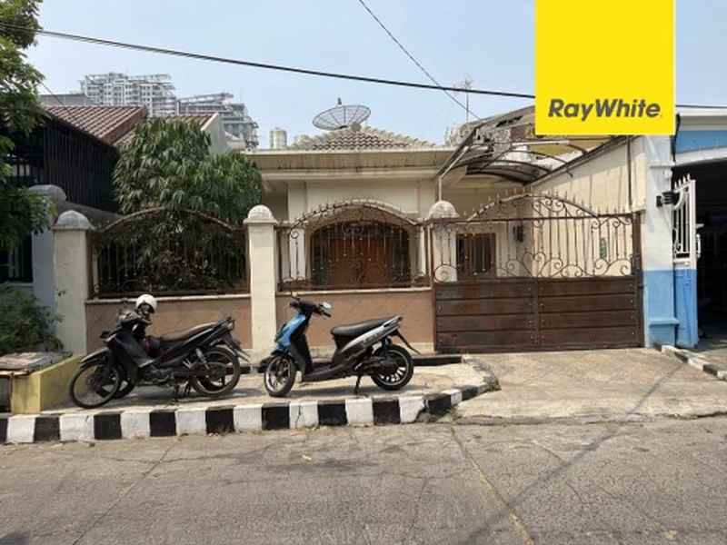 dijual rumah darmo permai selatan