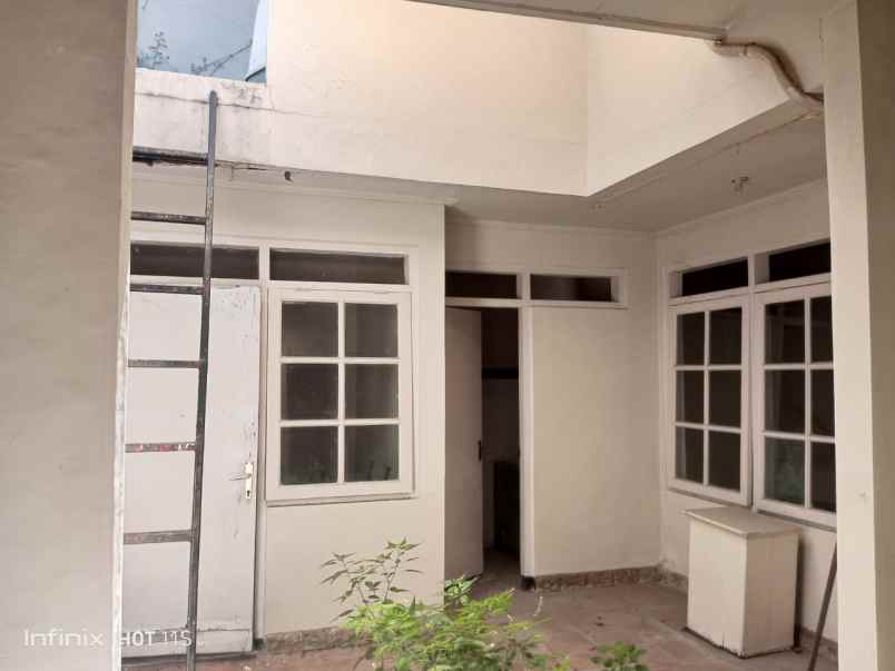 dijual rumah darmo permai utara