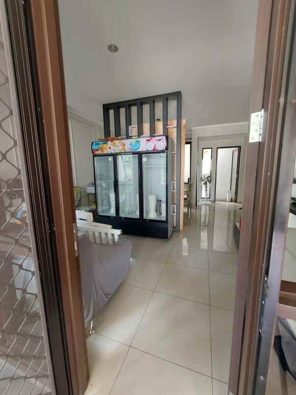 dijual rumah dekat mall di burgundy summarecon bekasi