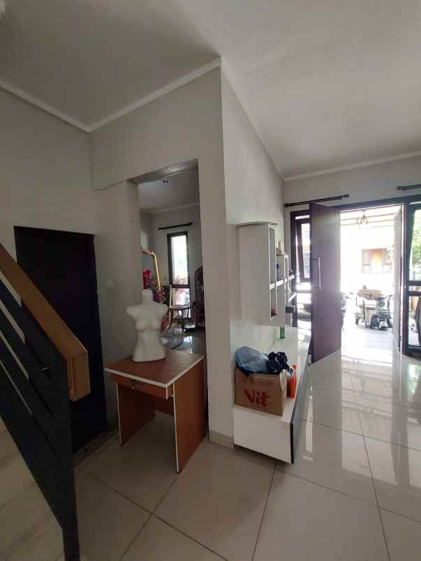 dijual rumah dekat mall di burgundy summarecon bekasi
