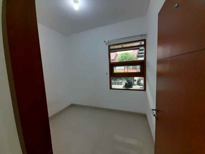 dijual rumah derwati mas estate