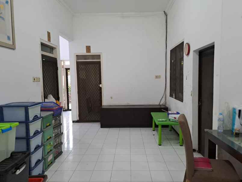 dijual rumah di babatan pantai