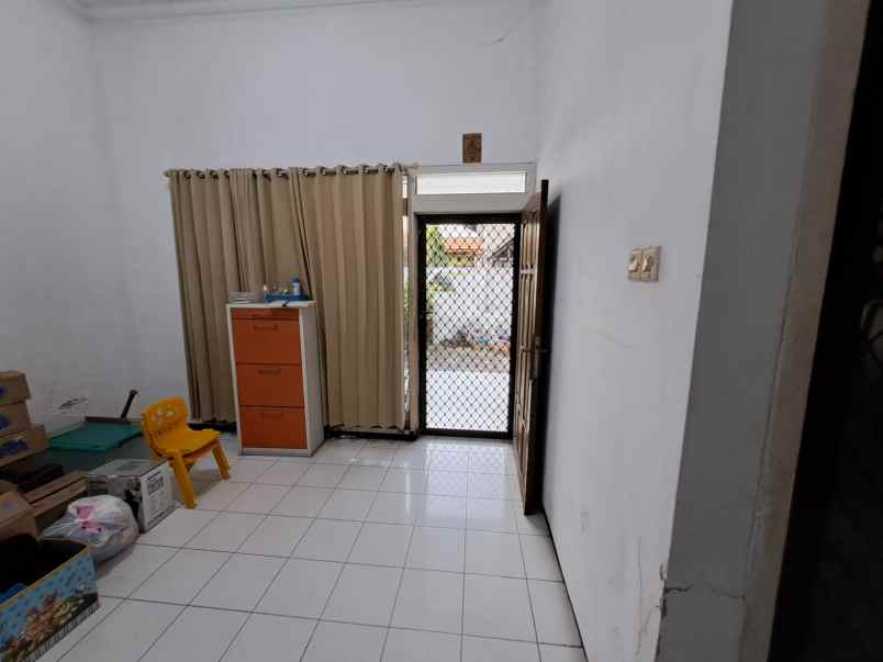 dijual rumah di babatan pantai