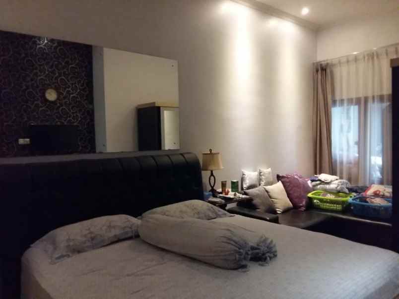 dijual rumah di jalan pakel sumber solo