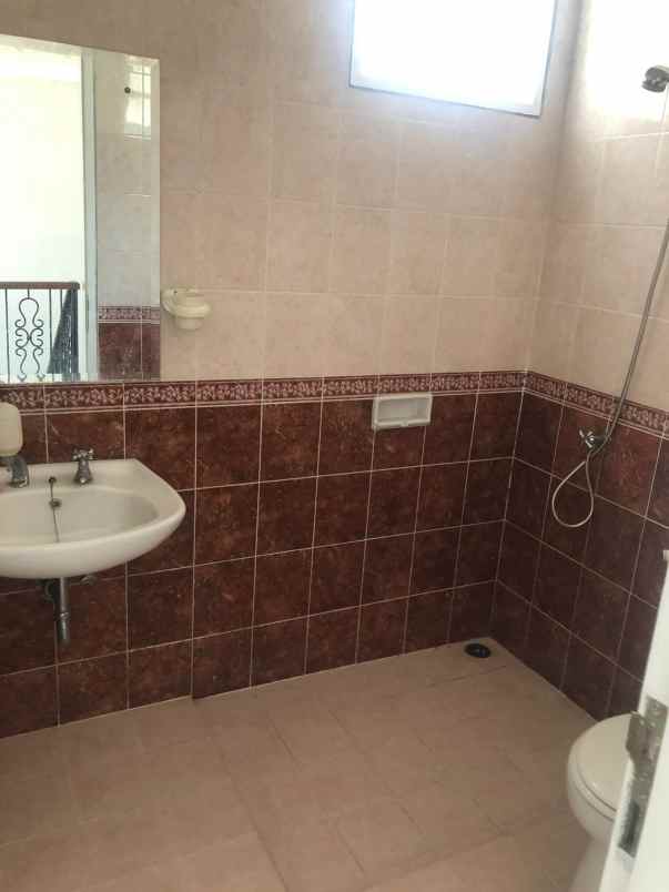 dijual rumah di legenda wisata cibubur