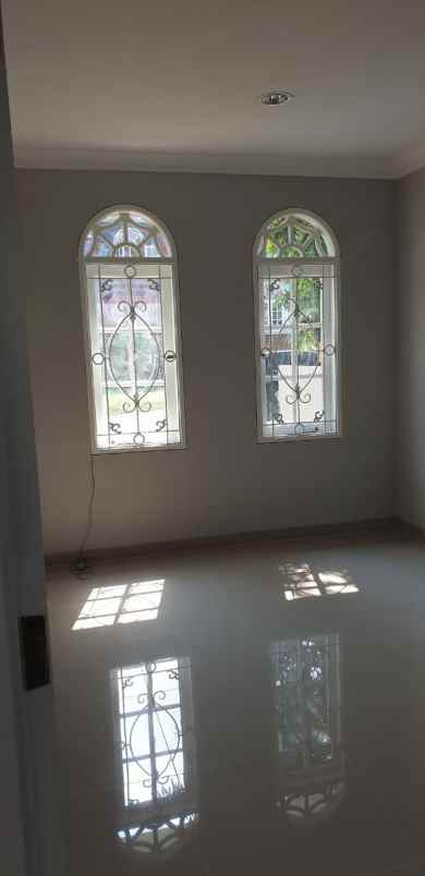 dijual rumah di legenda wisata cibubur