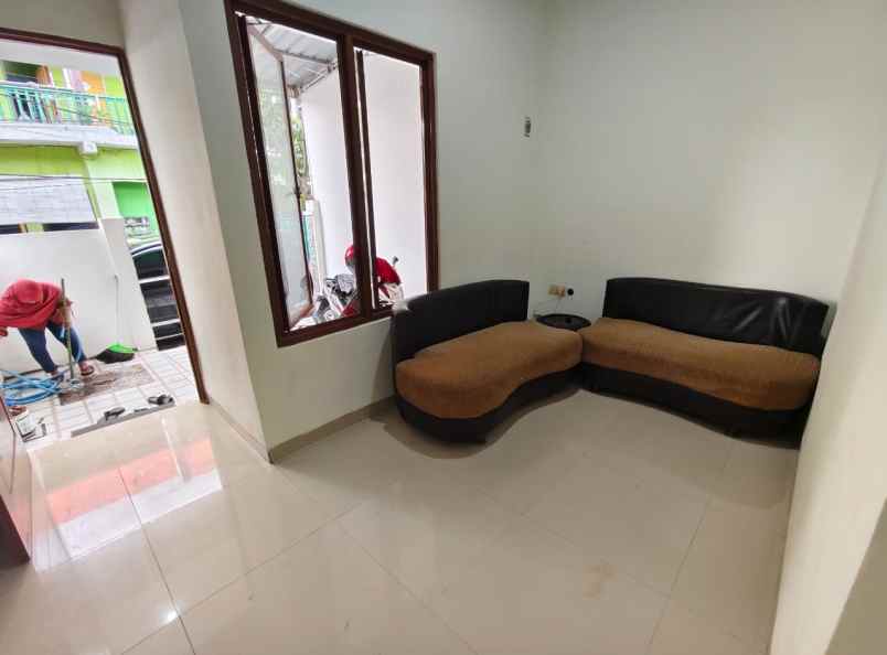 dijual rumah di perum putra bangsa 3