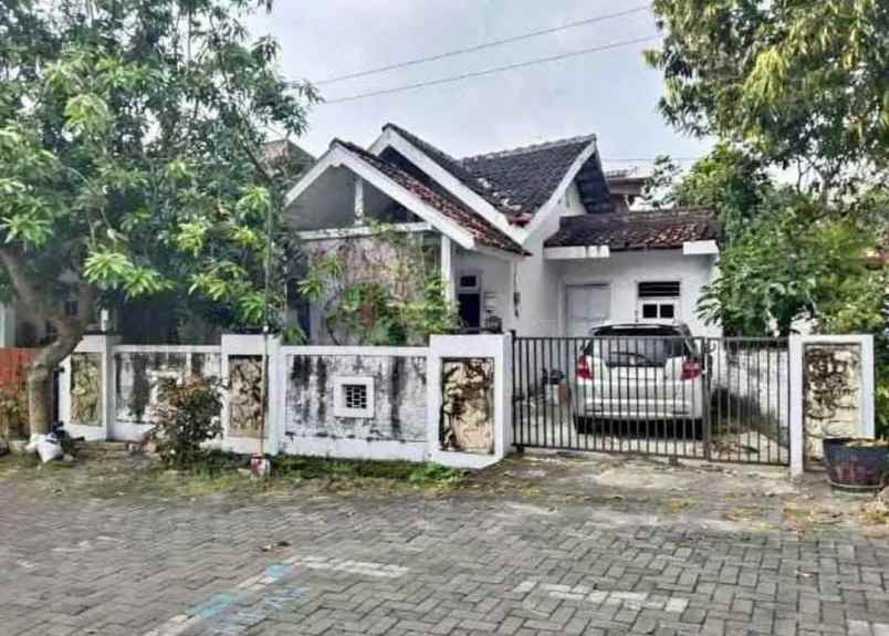dijual rumah di perum sinar waluyo semarang