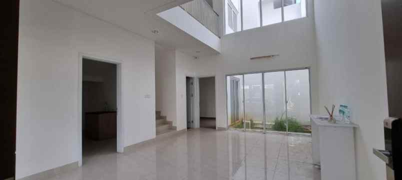 dijual rumah di riviera metland puri