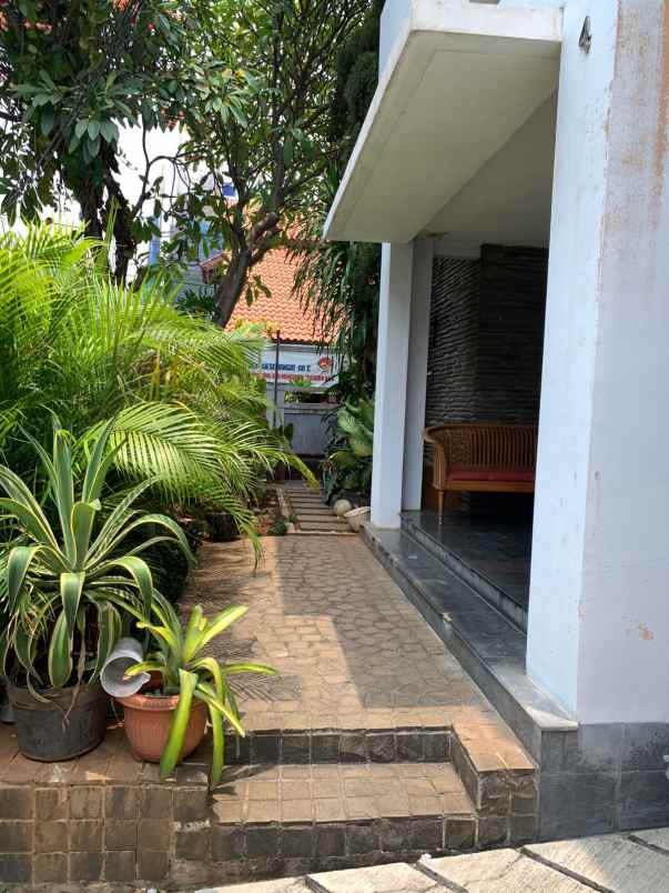 dijual rumah di tebrt timur dalam jakarta selatan