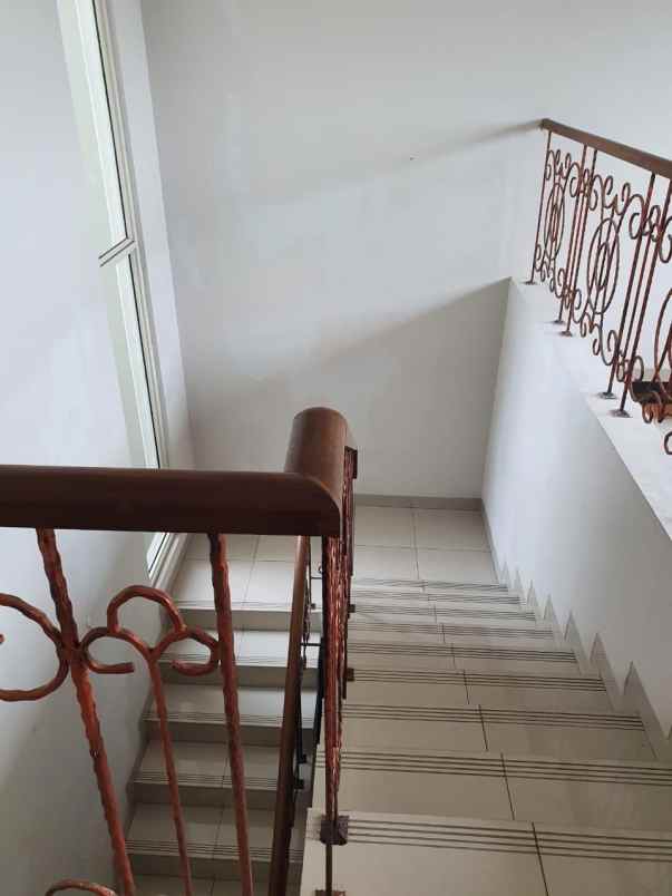 dijual rumah emerald mansion lippo cikarang