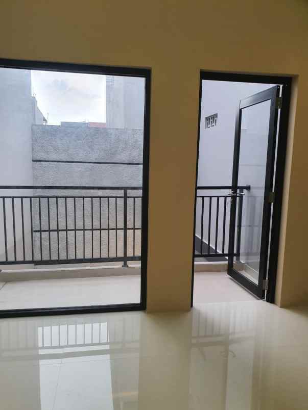 dijual rumah gading griya lestari