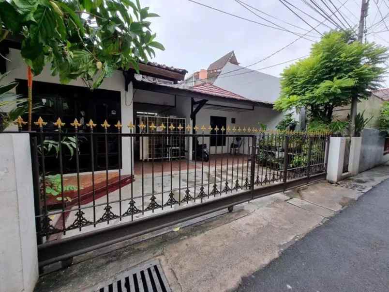 dijual rumah gandaria utara kec