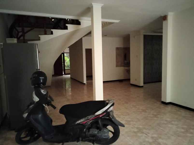 dijual rumah gayungsari