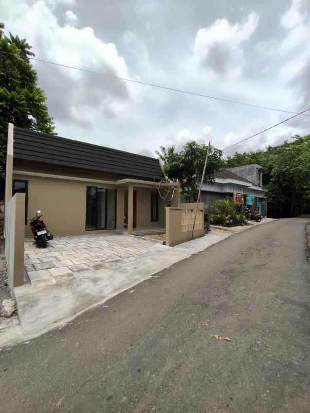 dijual rumah gentan kaliurang km 10