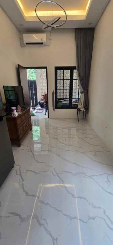 dijual rumah graha marina