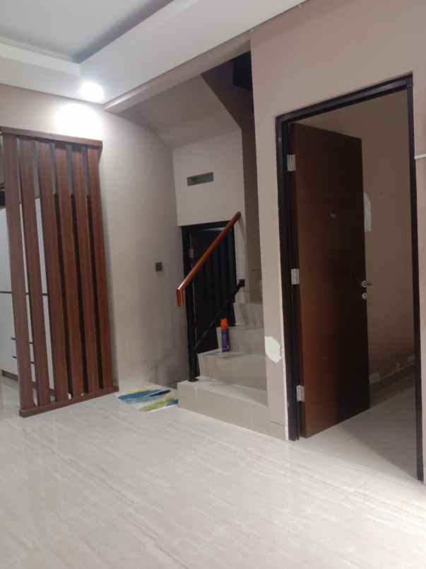dijual rumah green ara residence