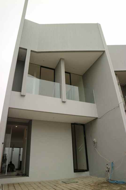 dijual rumah green garden