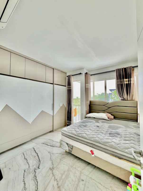 dijual rumah greenlake citraland